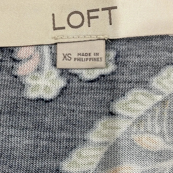 LOFT Navy Paisley Print Cap Sleeve Mixed Media Blouse XS - Picture 7 of 11